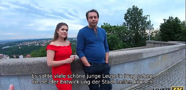 HUNT4K. Glücklicher Jäger trifft entzückendes Küken mit ihrem armen Vater und verführt sie für Sex